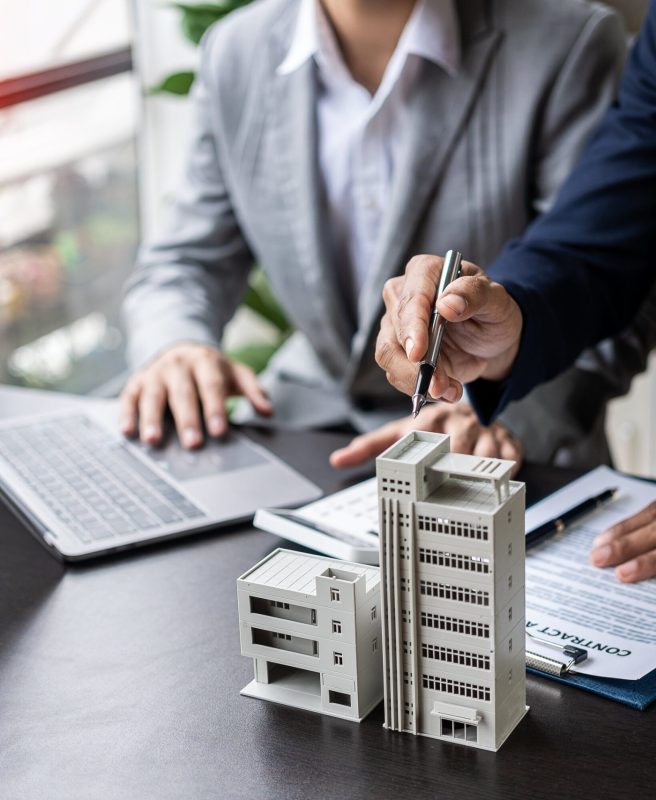 Real,Estate,Agents,Offer,Contracts,To,Buy,Or,Rent,Housing.
